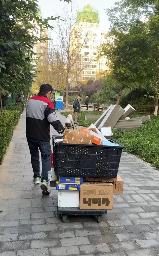 北京完美体育已迎来双11首个物流高峰快递效率显著提升(图2)